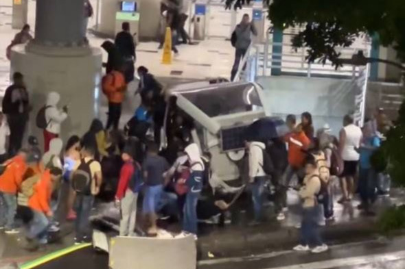 Muere una persona al desplomarse una cabina de teleférico en Medellín