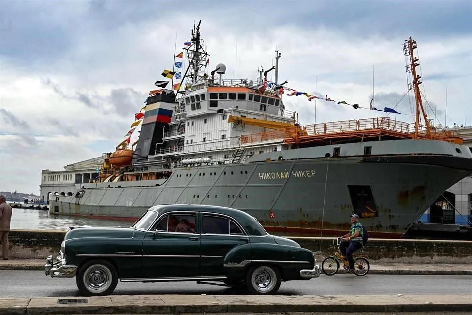 Buques militares rusos llegan a CubaTres buques y un submarino nuclear rusos llegaron a La Habana en una visita oficial del 12 al 17 de junio pic.twitter.com/JMtJuPhct5— RT en Español (@ActualidadRT) June 12, 2024