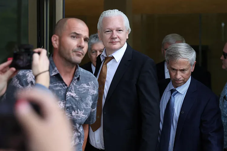 Julian Assange, oficialmente, ya es un hombre libre
