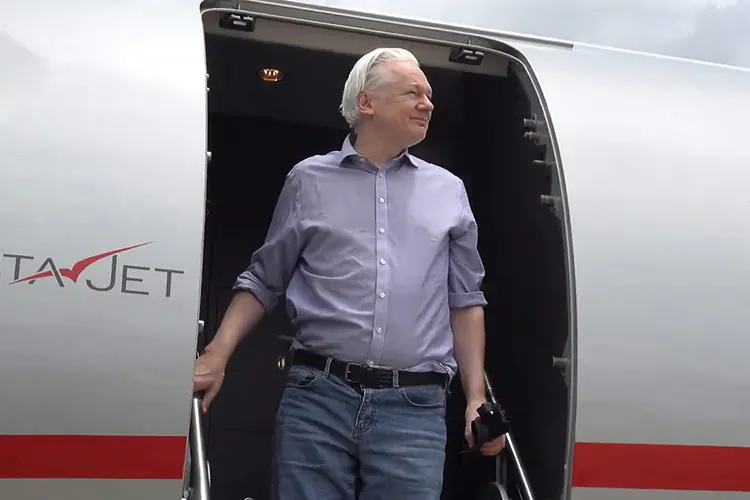 Avión de Assange parte a Tailandia hacia las Islas Marianas