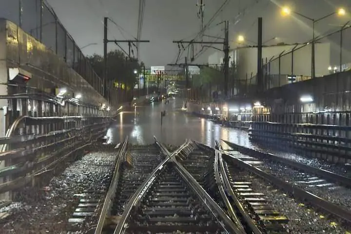 Línea A del Metro suspende servicio por inundación