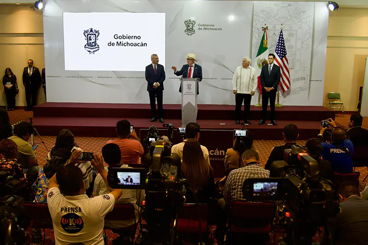 Autoridades de EU, de México y de Michoacán se reúnen para solucionar la situación de los inspectores de aguacate