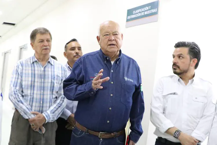 Gobernador de Baja California Sur sale ileso de accidente en aeronave