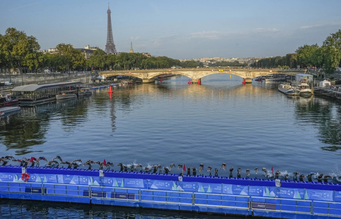 Posponen prueba de triatlón masculina en París 2024