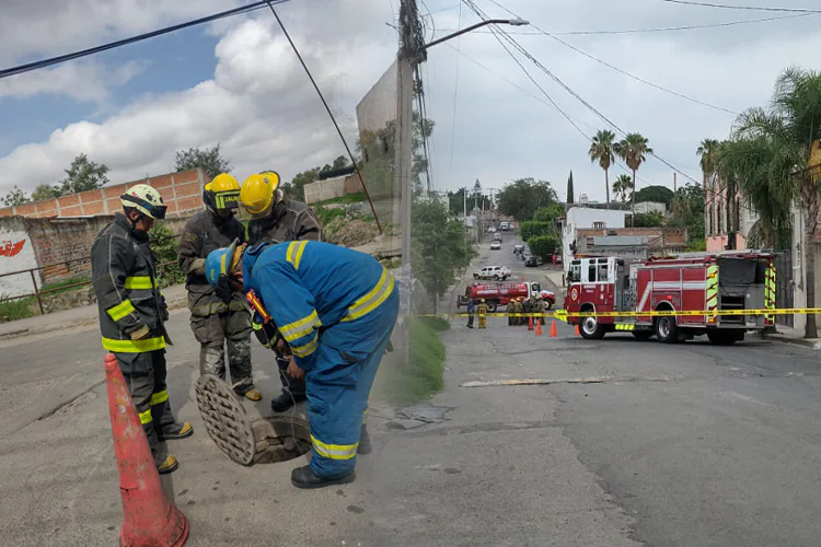 Sacan mil litros de gasolina de tuberías en Tonalá, Jalisco 