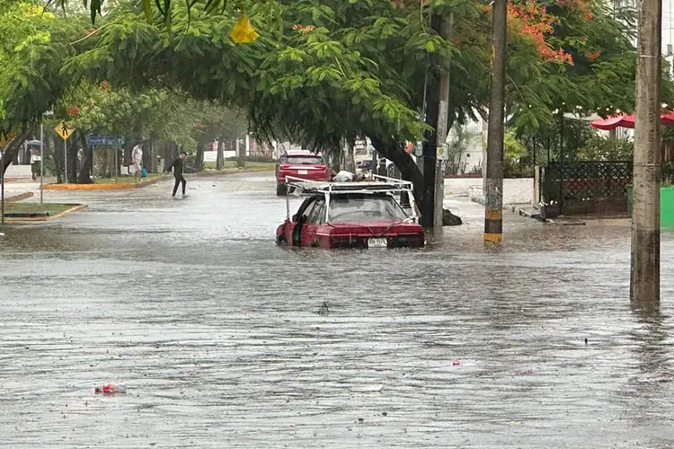 Tenemos que cuidar Chetumal por el huracán Beryl: AMLO