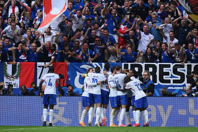 Francia llega a Cuartos de la Euro con desabrida victoria