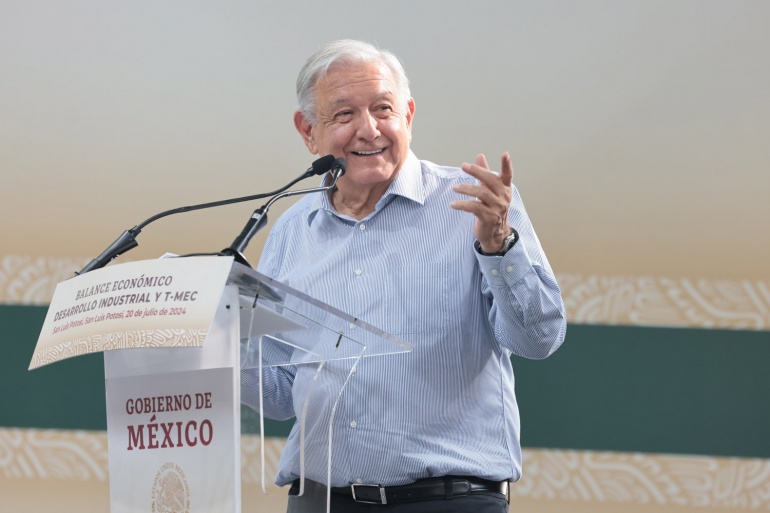 AMLO presume modelo de Economía Moral mexicano 