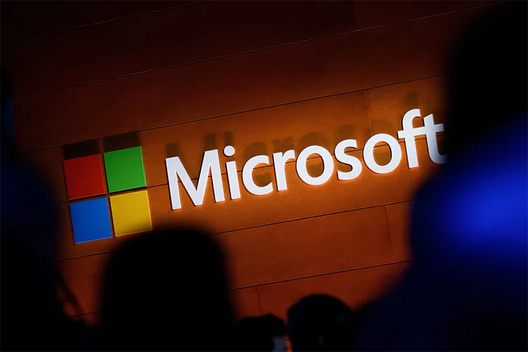 Falla de Microsoft afecta vuelos y empresas en todo el mundo