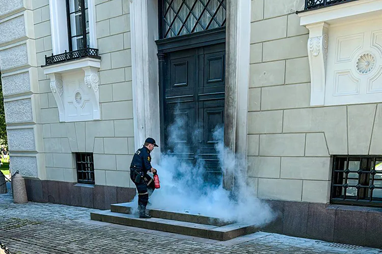 Lanzan a Palacio Real de Oslo, Noruega, dos bombas molotov