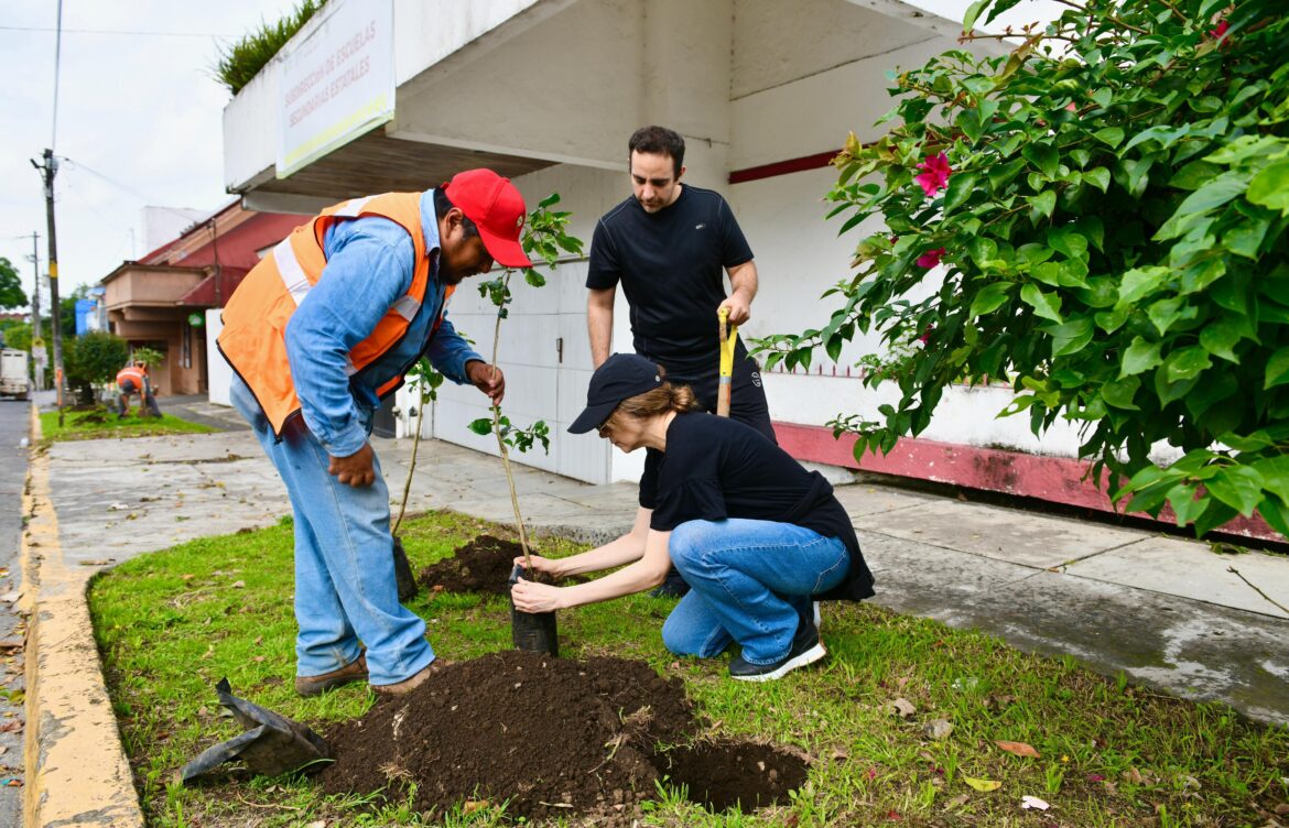 Realiza Ayuntamiento jornada de mantenimiento en áreas verdes