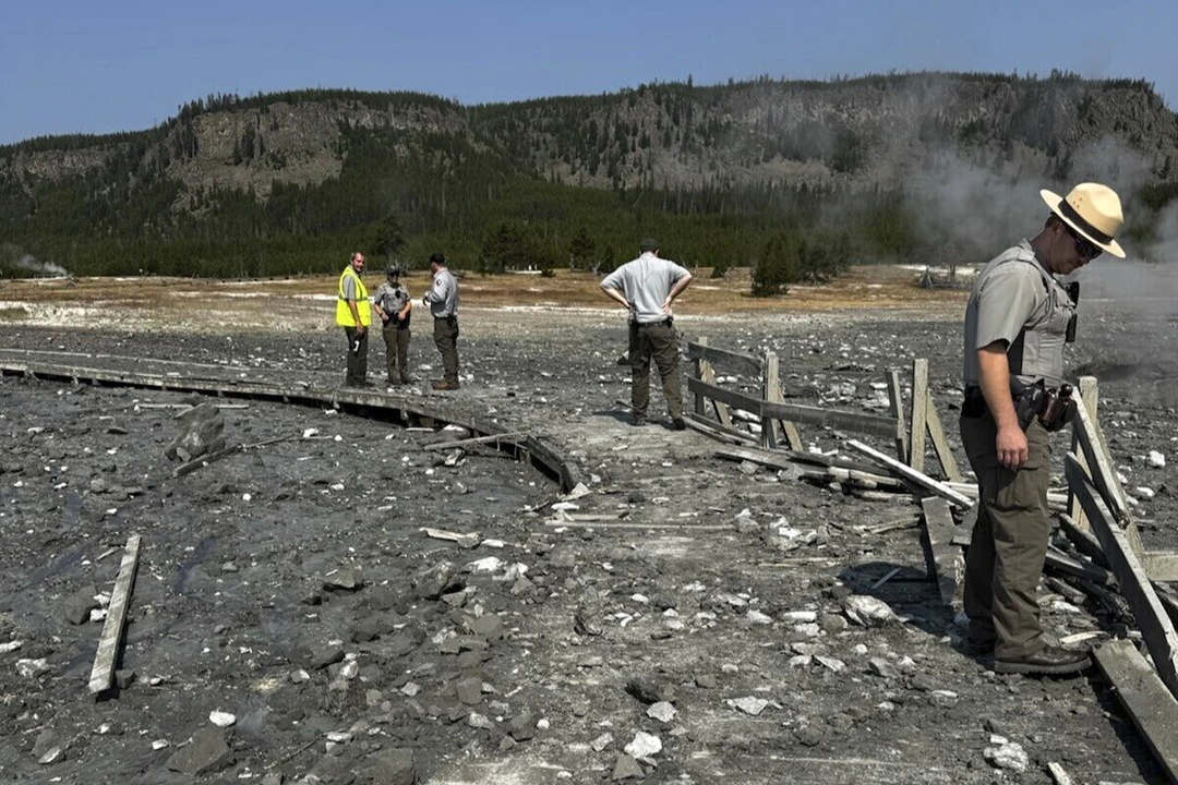 Sorprende a visitantes explosión hidrotermal en Yellowstone