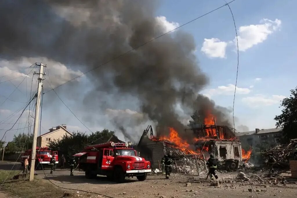 Drones ucranianos provocan un incendio en una refinería rusa
