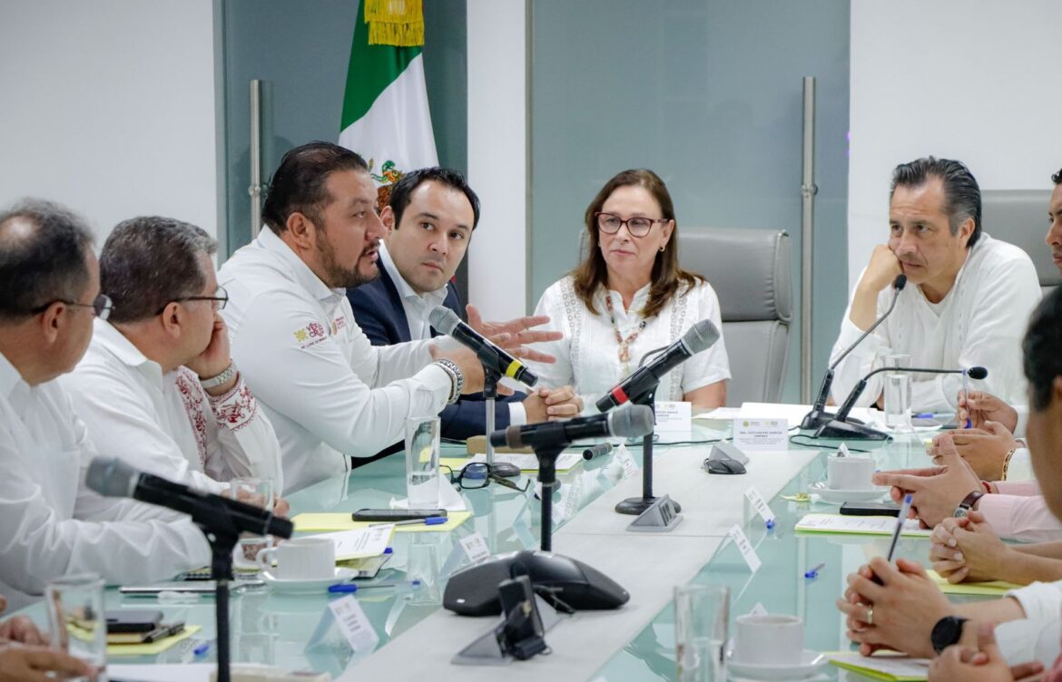 Acompaña Rocío Nahle al gobernador Cuitláhuac García a recorrido en el Aquarium de Veracruz