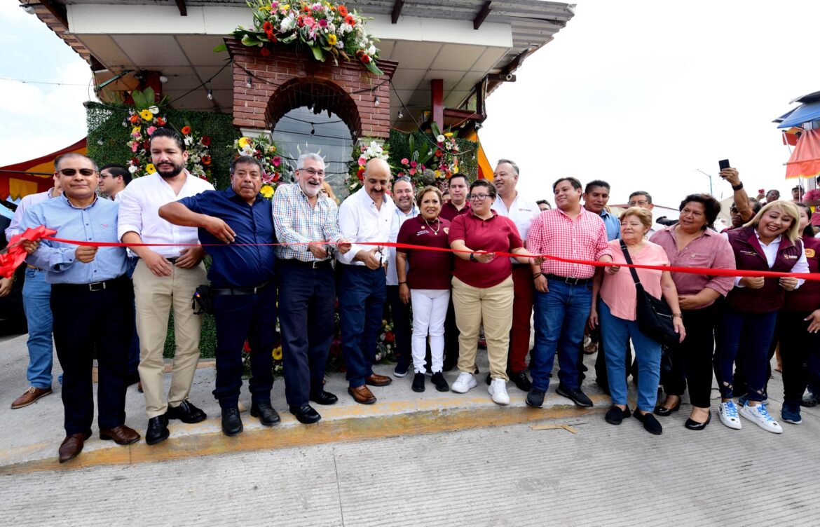 Entrega Ricardo Ahued obra de pavimentación en la Central de Abasto 