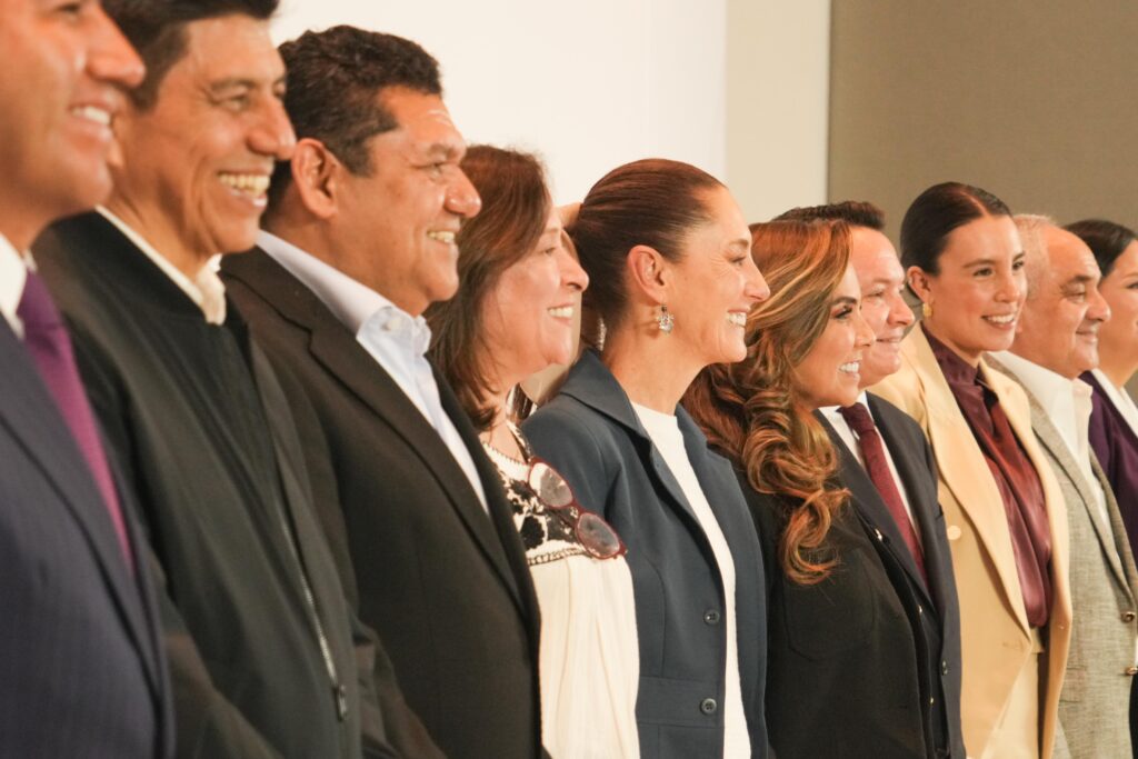 Tuvimos una muy buena reunión con las y los gobernadores constitucionales @salomonj, de Oaxaca; @MaraLezama, de Quintana Roo; y @MauVila, de Yucatán. Con las y los gobernadores electos @ramirezlalo_, de Chiapas; @TabascoJavier, de Tabasco; @rocionahle, de Veracruz;… pic.twitter.com/cWZJCrRHpG— Dra. Claudia Sheinbaum (@Claudiashein) August 8, 2024