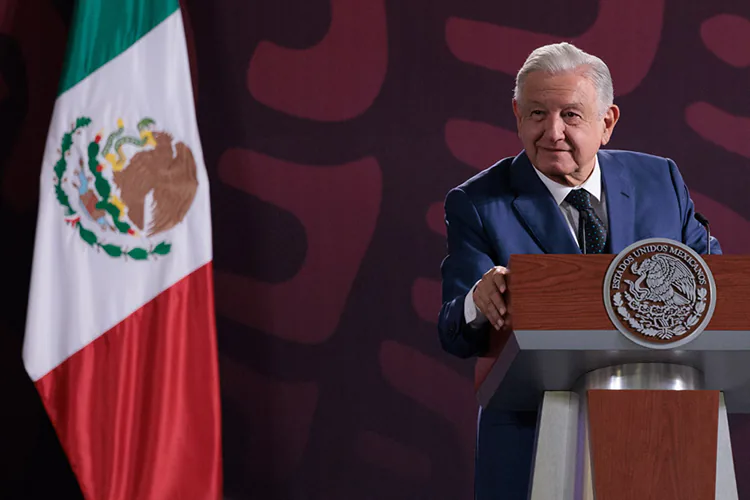 Exhorta AMLO al INE a no ceder ante presiones por “pluris”