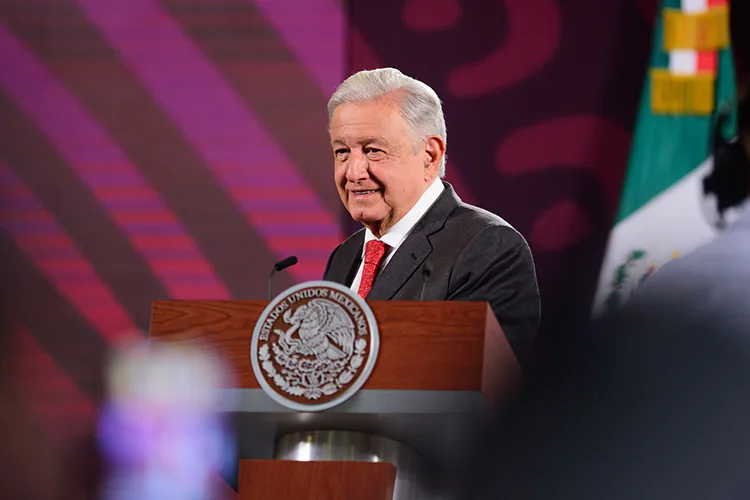 Llama AMLO a opositores a que “se serenen” por supermayoría