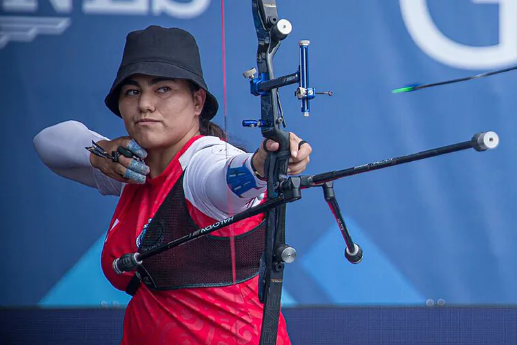 Le bajan a Alejandra Valencia su beca de Conade