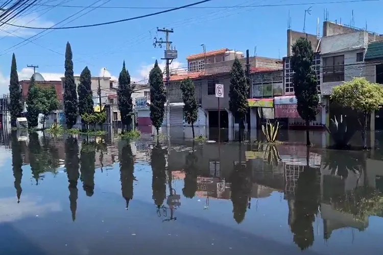 Cumple Chalco un mes bajo el agua; se complica desazolve