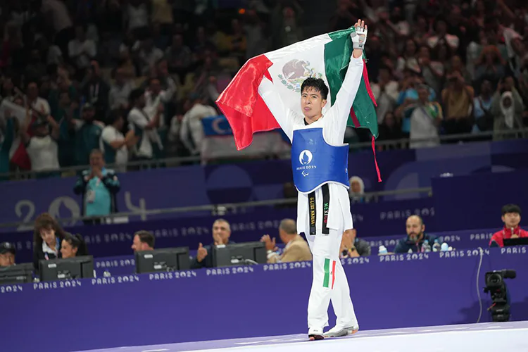 Mario Nájera brilla con medalla de plata en parataekwondo de París 2024