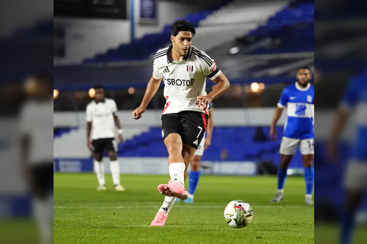 Raúl Jiménez anota con el Fulham tras larga ausencia de gol