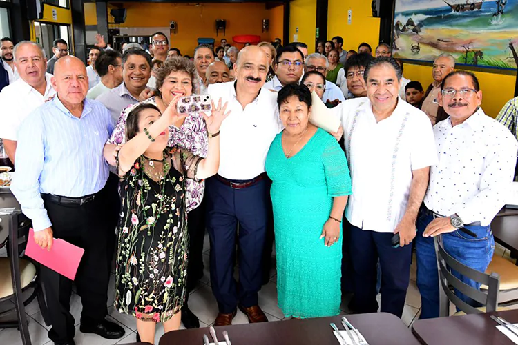 Se compromete Ricardo Ahued a continuar trabajo en pro de la comunidad