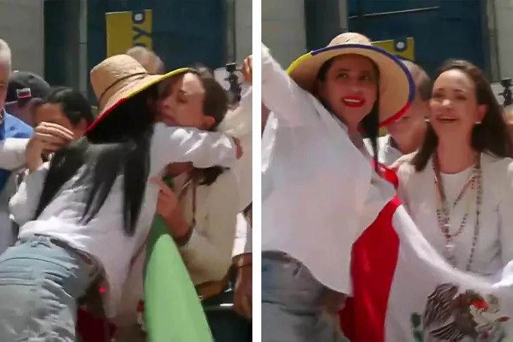 Sandra Cuevas entrega bandera mexicana a María Corina Machado, en Venezuela | Video