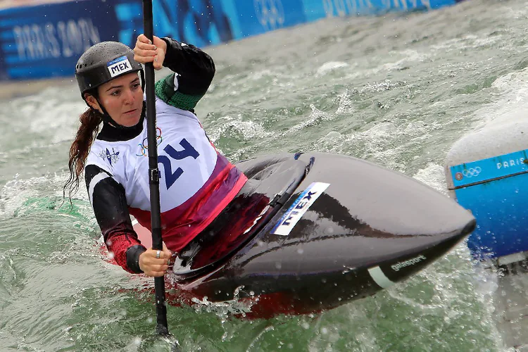 Sofía Reinoso avanza a siguiente ronda de Kayak Cross en París 2024