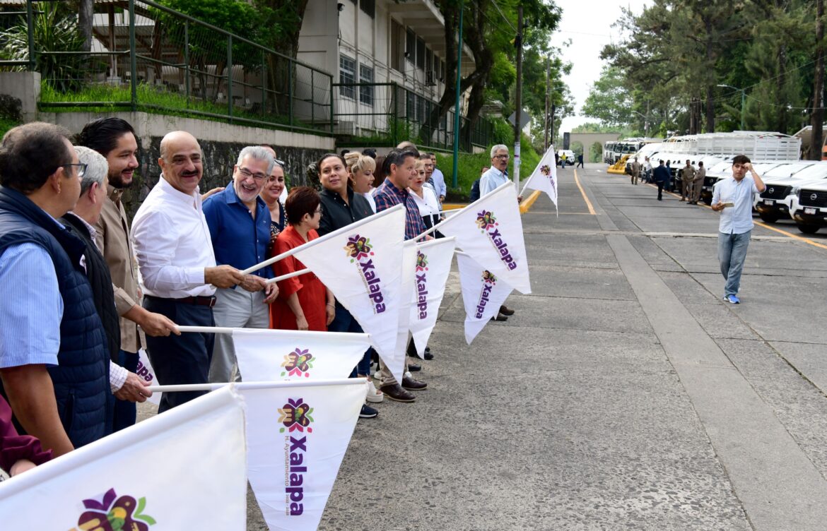 Entrega Ricardo Ahued vehículos para brindar mejores servicios