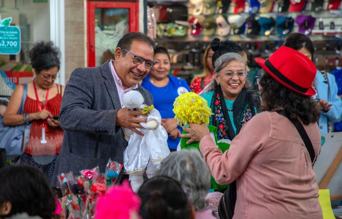 Realiza DIF Municipal expo venta en apoyo a adultos mayores