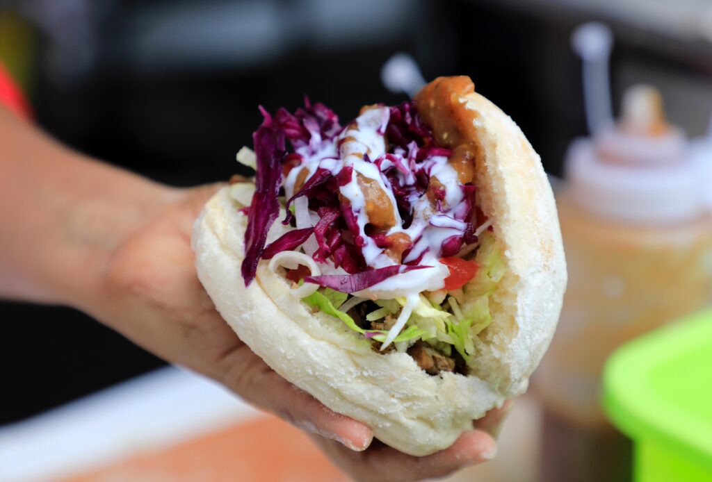✨ ¡Regresa el Festival del Pambazo! 🍽️Prepárate para disfrutar de una explosión de sabor y creatividad culinaria que enaltece este delicioso platillo típico xalapeño. Te esperamos:🗓️ Del 30 de agosto al 1 de septiembre.📍 Parque Juárez.#TurismoXalapa#FestivalDelPambazo pic.twitter.com/jyn6Ve5fjE— Ayuntamiento de Xalapa (@AytoXalapa) August 26, 2024