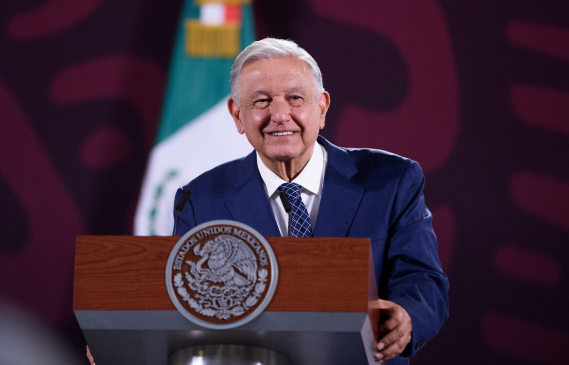 AMLO celebra aprobación de reforma constitucional de reconocimiento a pueblos indígenas