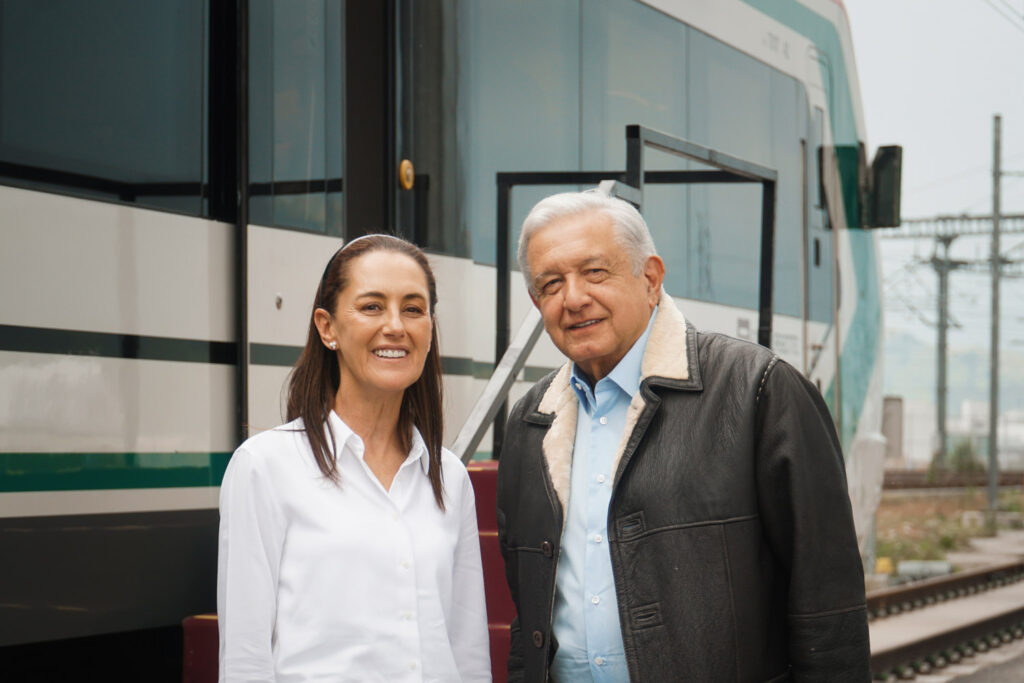 Inauguramos la estación Santa Fe del Tren El Insurgente que comunica al Estado de México con la Ciudad de México. El tramo de la estación Lerma a la alcaldía Cuajimalpa transportará a más de 200 mil pasajeros al día. El mayor reconocimiento es para las y los trabajadores de la… pic.twitter.com/A7s7Ao8svO— Andrés Manuel (@lopezobrador_) September 1, 2024