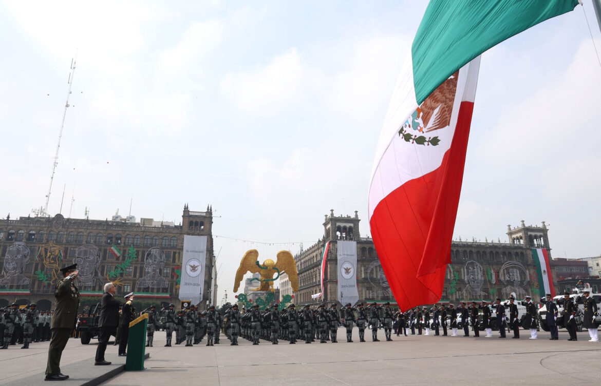 AMLO conmemora en desfile cívico militar 214 años del Grito de Independencia y quinto aniversario de la Guardia Nacional