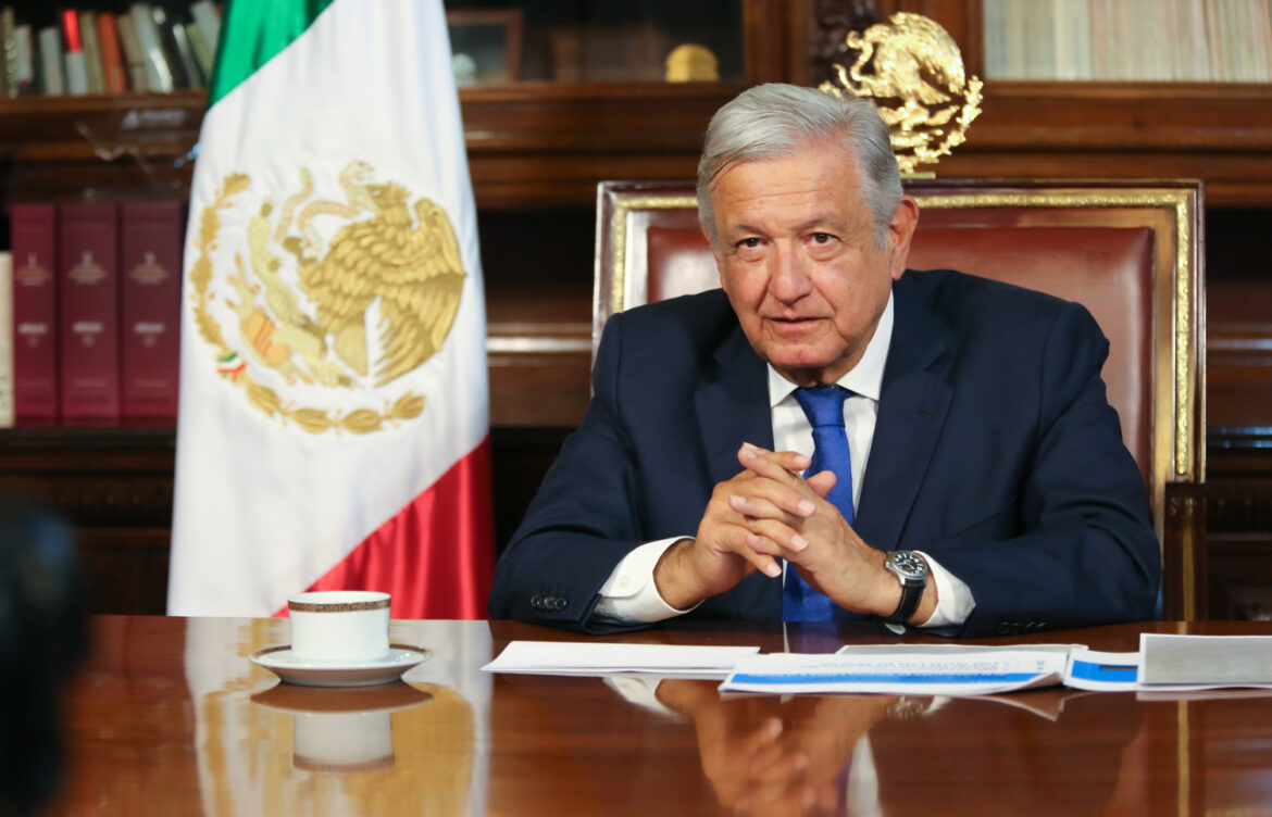 AMLO pide extremar precauciones ante impacto del huracán John