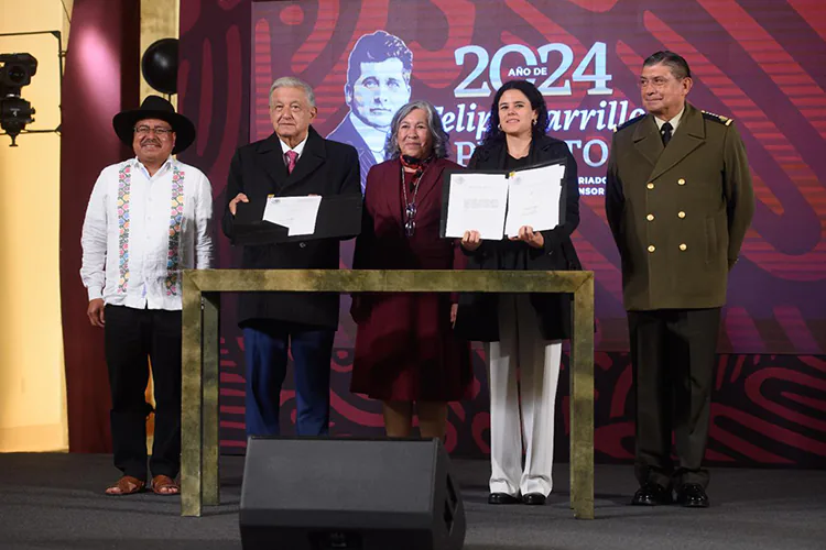 Firma AMLO decretos de reforma constitucional de Guardia Nacional y pueblos indígenas