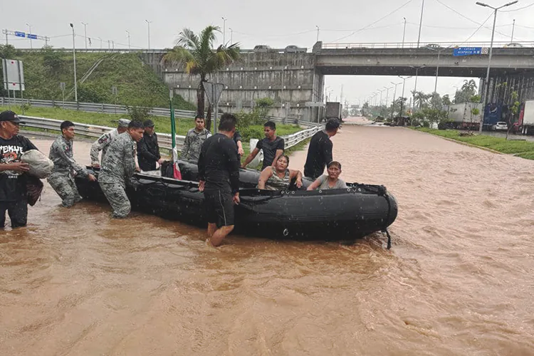 Huracán John deja muerte y destrucción en Guerrero