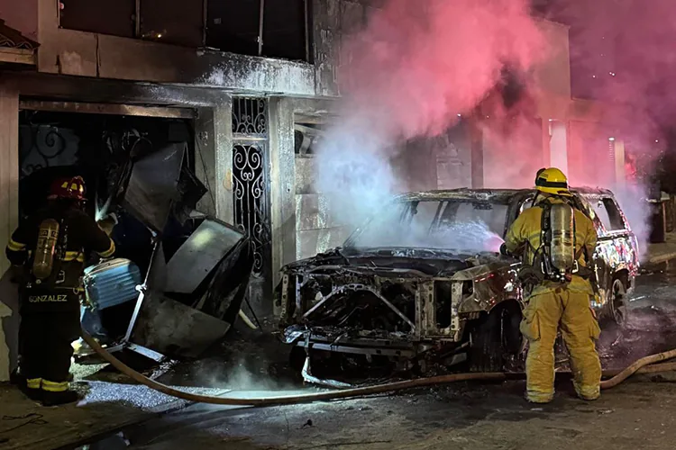 Alcalde de Tecate sufre atentado; incendian su camioneta