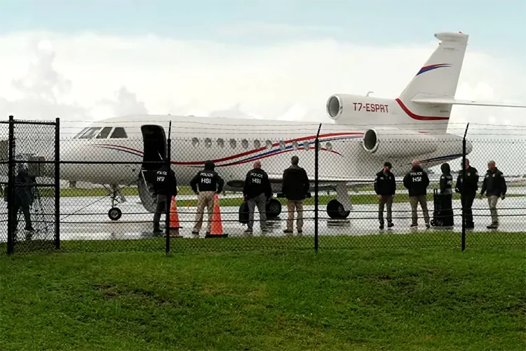 Confisca EU avión de Nicolás Maduro en República Dominicana