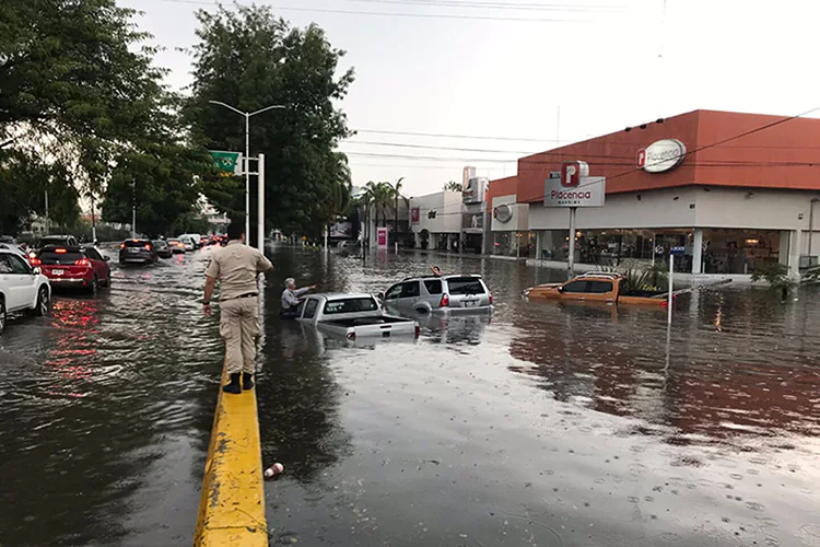 Azotan a Coahuila lluvias torrenciales e inundaciones