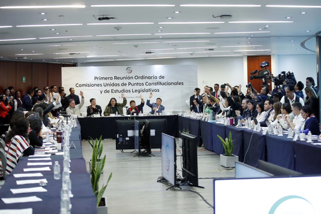 🔴 Reunión de comisiones unidas de Puntos Constitucionales y Estudios Legislativos, del 8 de septiembre de 2024. https://t.co/ZFnZGWNFs4— Senado de México (@senadomexicano) September 8, 2024