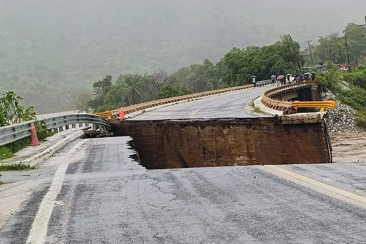 Tormenta tropical John ocasionará lluvias extraordinarias en el occidente de México