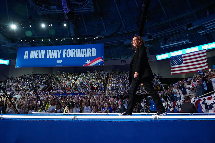 Kamala Harris supera a Donald Trump en encuesta tras el debate