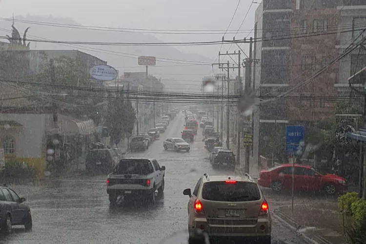 Tormenta tropical John traerá lluvias extraordinarias; establecen zona de prevención