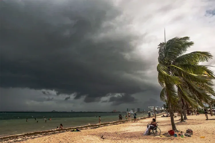 Se forma tormenta tropical Helene frente a Quintana Roo; avanza hacia Yucatán