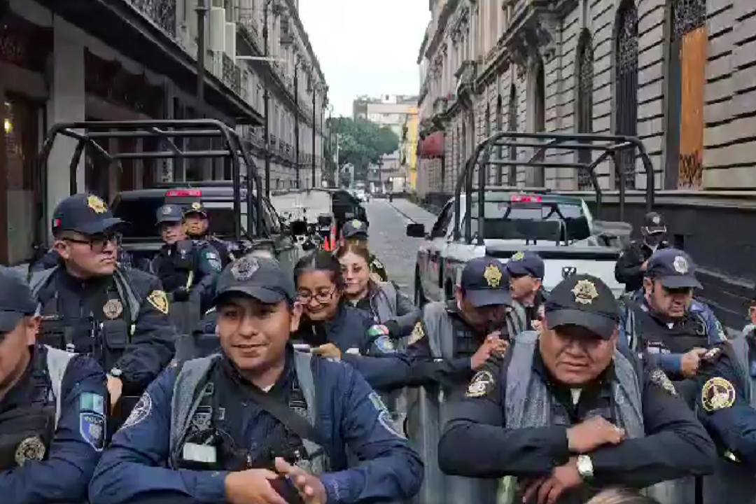 Policía de CDMX resguarda inmediaciones de Casona de Xicoténcatl