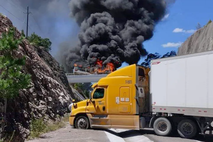 Continúa violencia en Sinaloa: Tiroteos y bloqueos en carreteras dejan 14 muertos