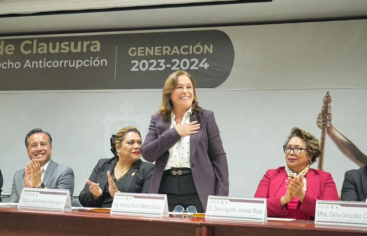 Asiste Rocío Nahle a ceremonia de clausura de primera especialidad en derecho anticorrupción