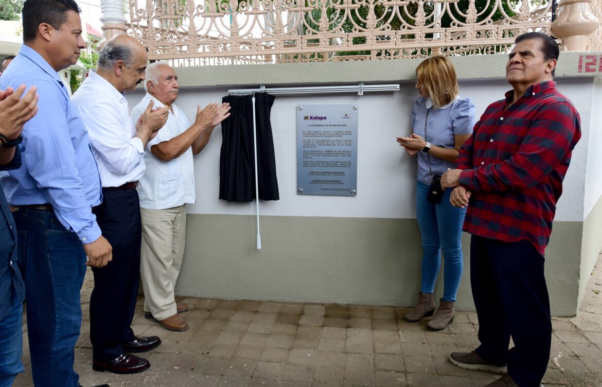 Con develación de placa conmemora Ricardo Ahued fundación de El Tronconal